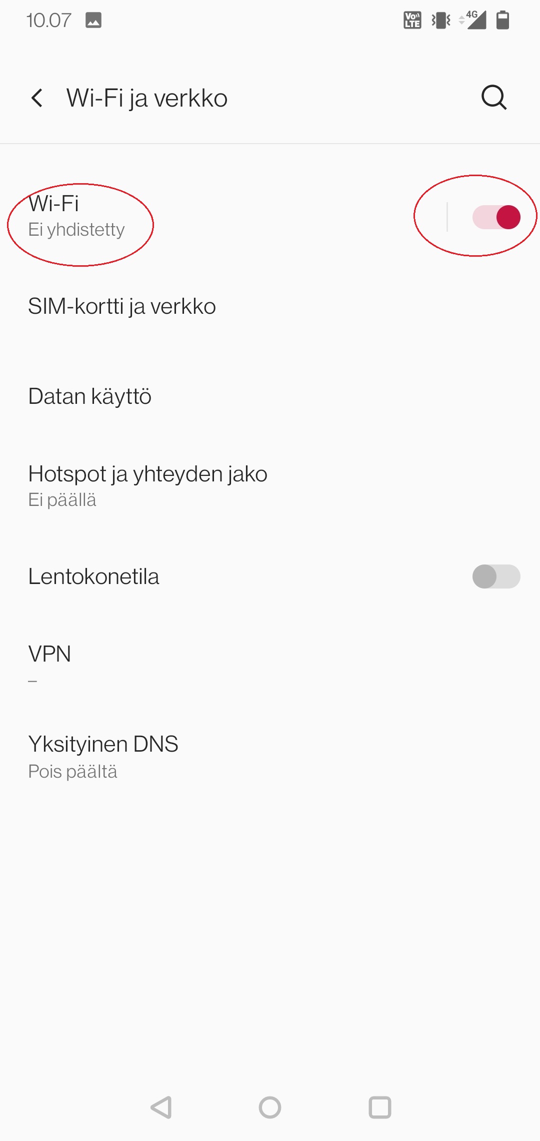 Valitse Wi-Fi ja tarkista että wifi täppä on päällä